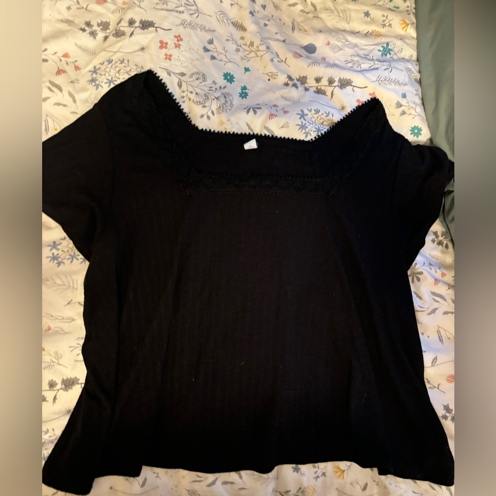 Old navy size 3X back short sleeve blouse with detailing